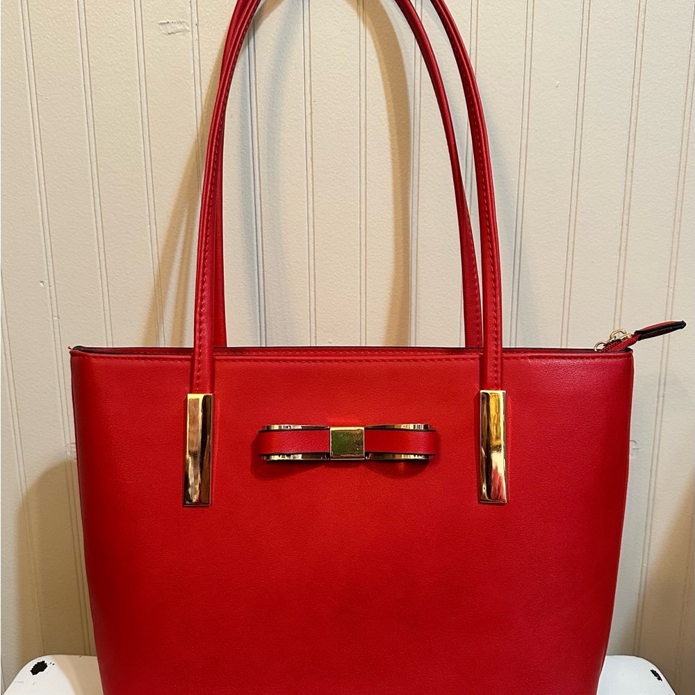 Vibrant Red Tote Bag with Structured Shape and Decorative Bow